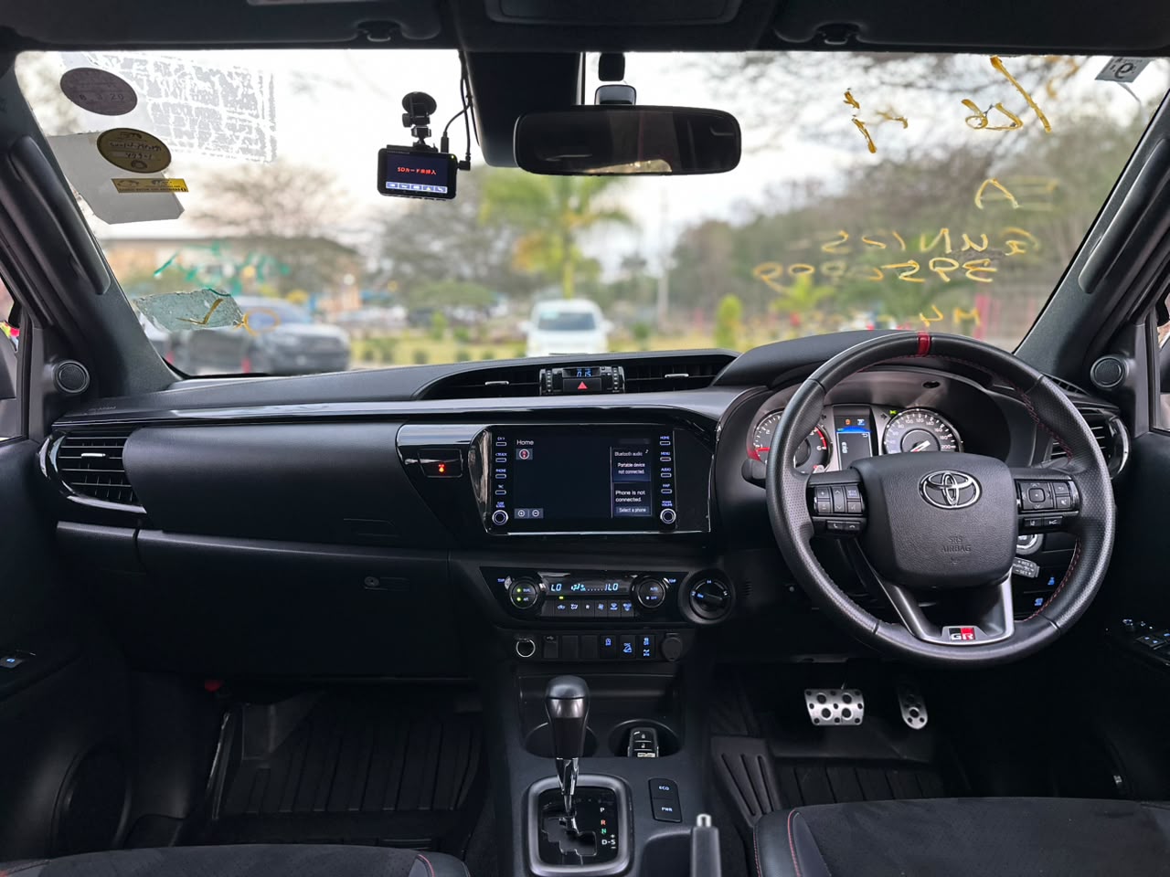 TOYOTA HILUX DOUBLE CABIN thumbnail 4